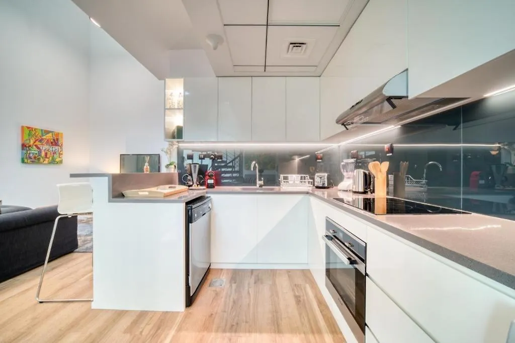 Stunning 1-Bed Duplex - Dubai Marina Apartment