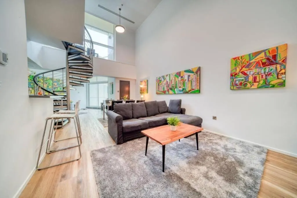 Stunning 1-Bed Duplex - Dubai Marina Apartment
